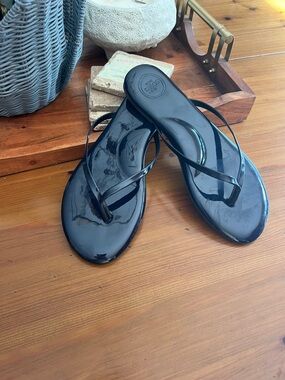 Solei Sea navy glossy sandals